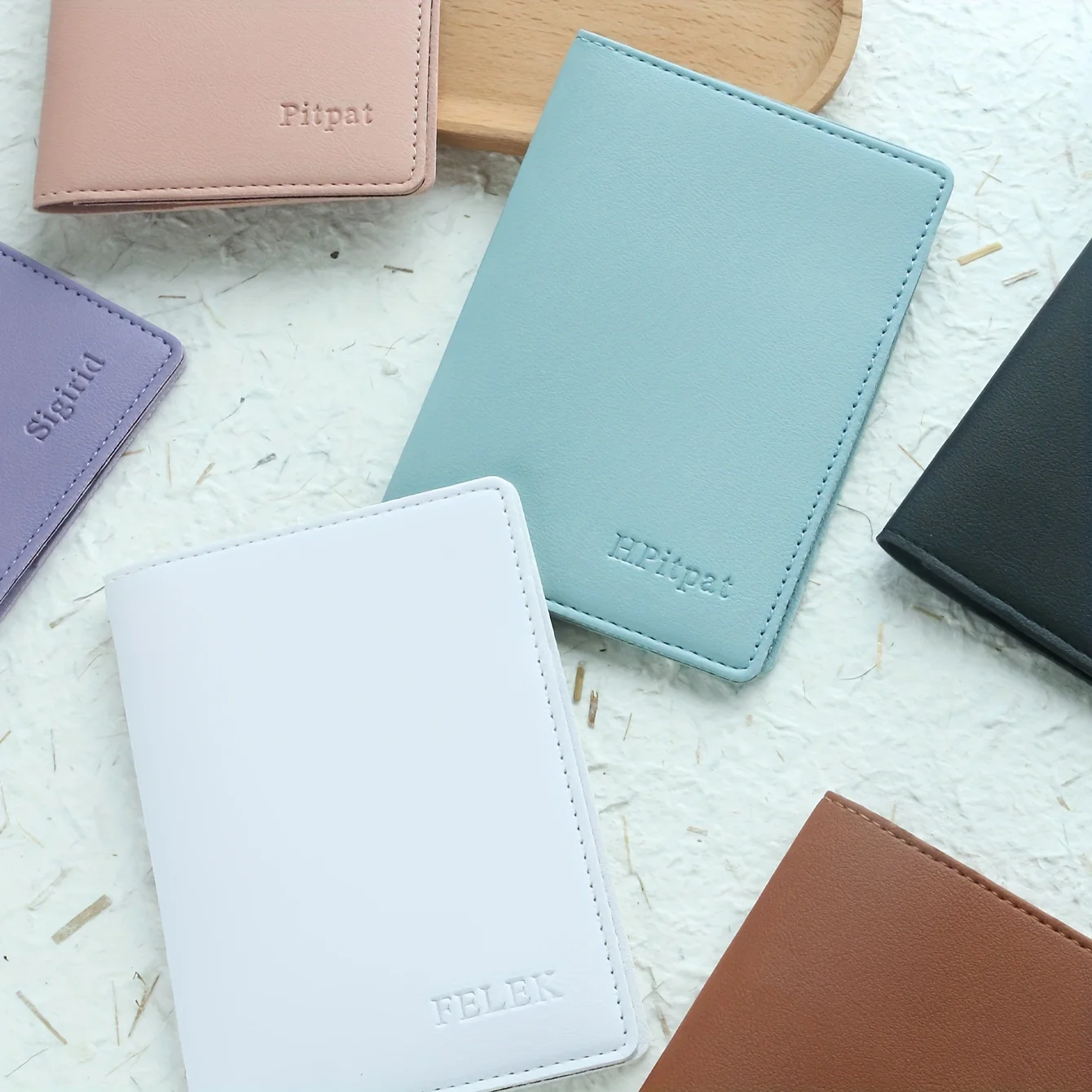 Персонализированная обложка для паспорта из искусственной кожи —