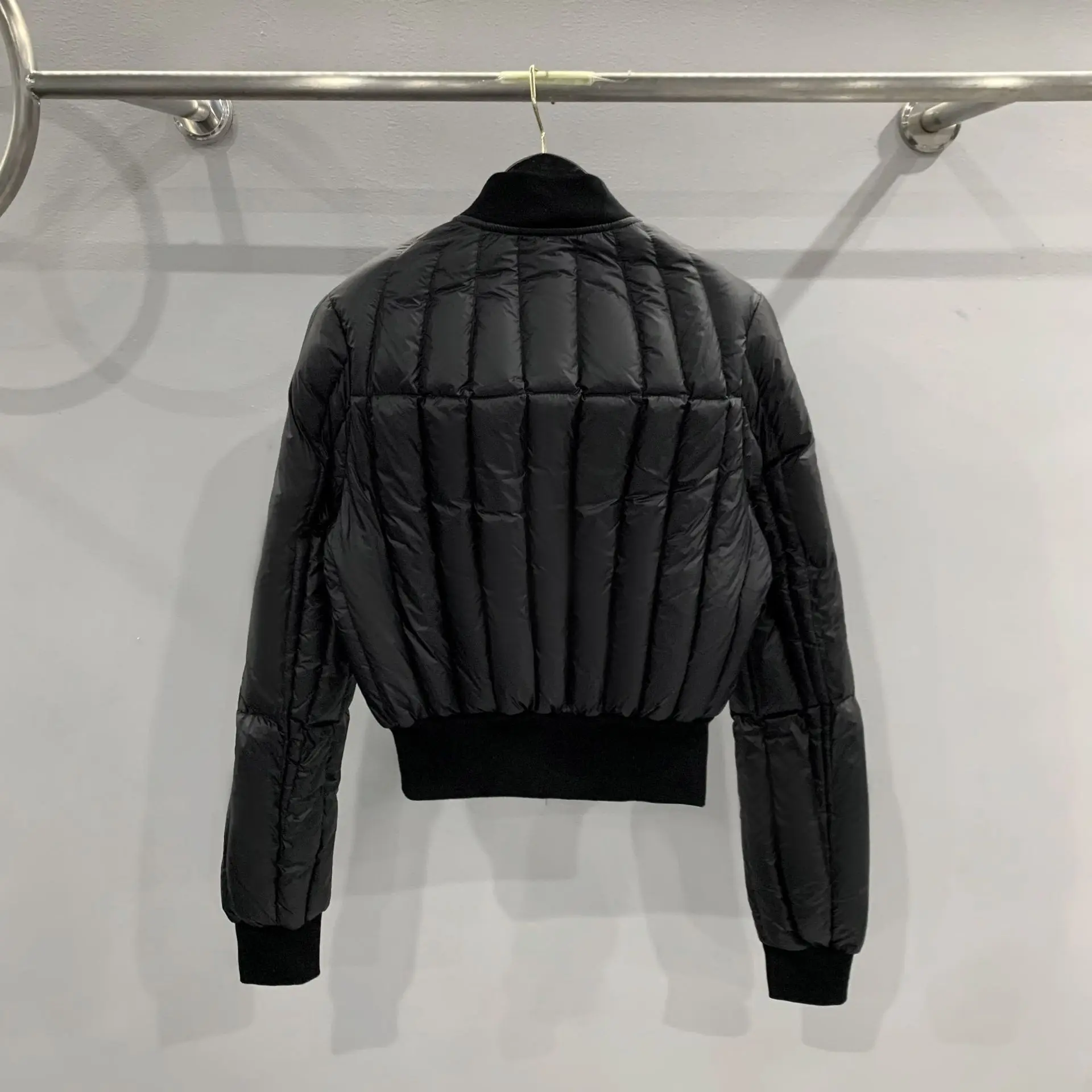 Пуховик 24ss с изображением Рика женская уличная одежда короткое пальто Owens черное