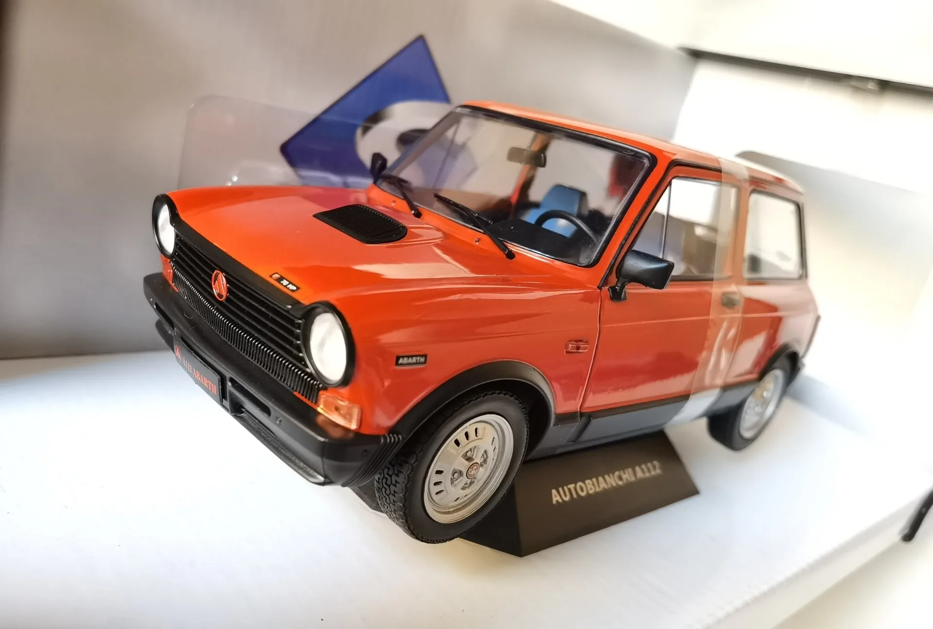 Фото Литой под давлением Solido, масштаб 1/18, Autobianchi A112, модель автомобиля из сплава, Коллекционная игрушка, подарок, сувенир, демонстрационный орнамент №5