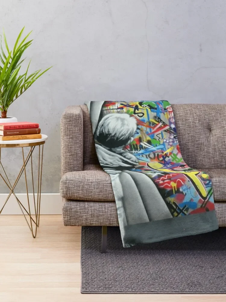 Фланелевое одеяло &quotЗа шторкой - Martin Whatson (Wynwood Walls Edition)&quot