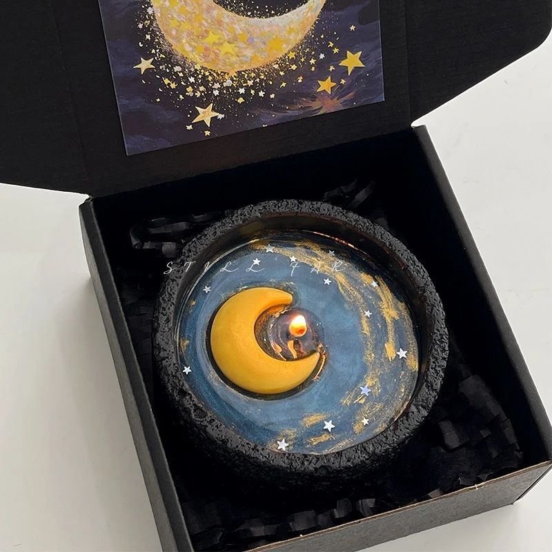 Фото Ароматическая свеча Melting Moon из соевого воска ручной работы, эстетичный декор для дома, романтический центральный элемент, подарок на день рождения или годовщину для неё. №5