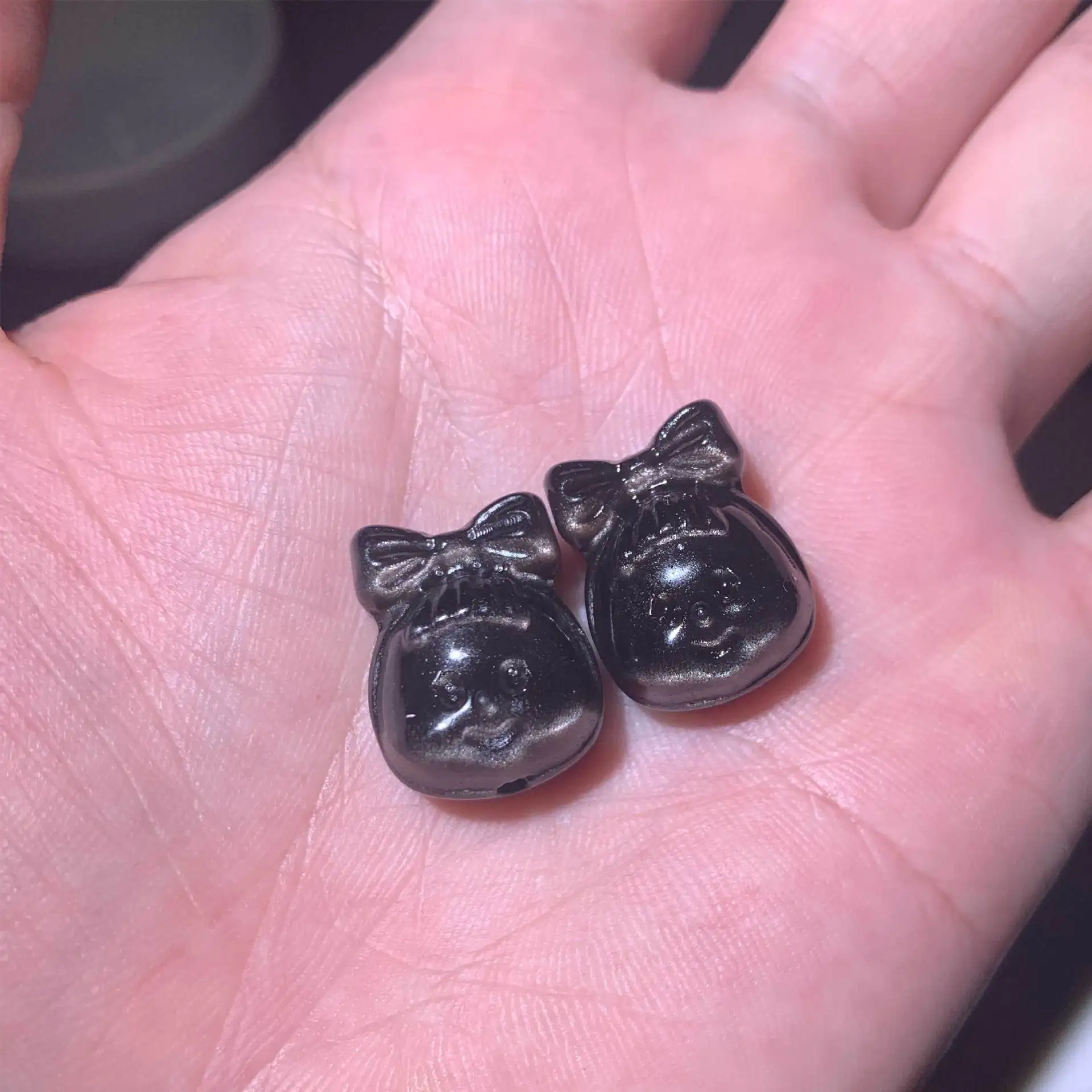 

10 шт. МИЛЫЙ натуральный Серебряный обсидиан резная девушка лук амулет со свободно насаженным бисером исцеляющий энергетический драгоценны...