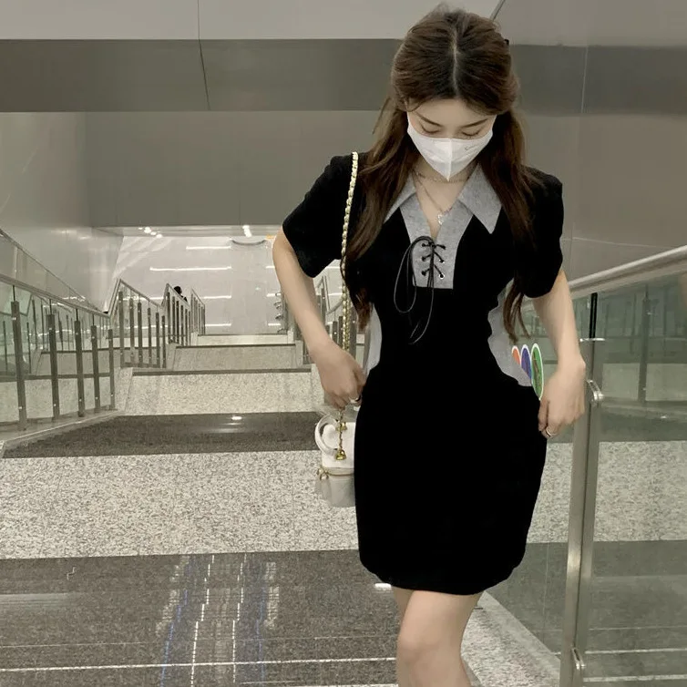 

Spicy Girls' Temperament Polo Neck Dress Women's Summer 2023 Small and Small Design Sense Contrast Color Waist Wrapped Short Ski