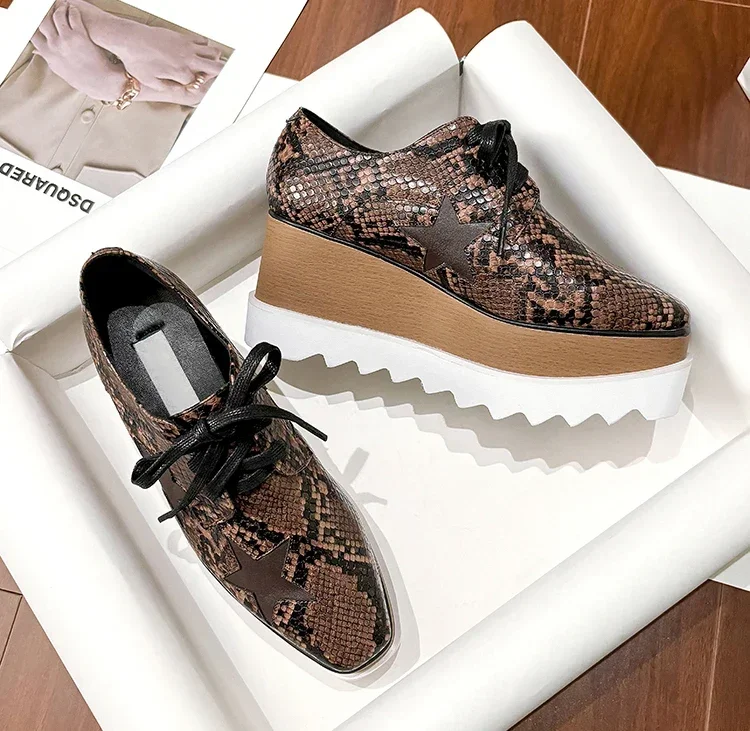 Туфли на высоком каблуке Lady On A Wedge Резиновые туфли из искусственной кожи с