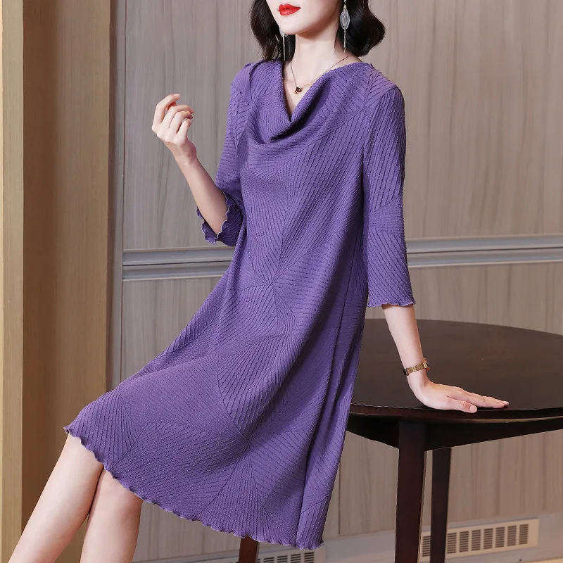 

High-end embroidered dress women's 2022 summer new Miyake pleated mother fat mm large size cover belly thin women's dress