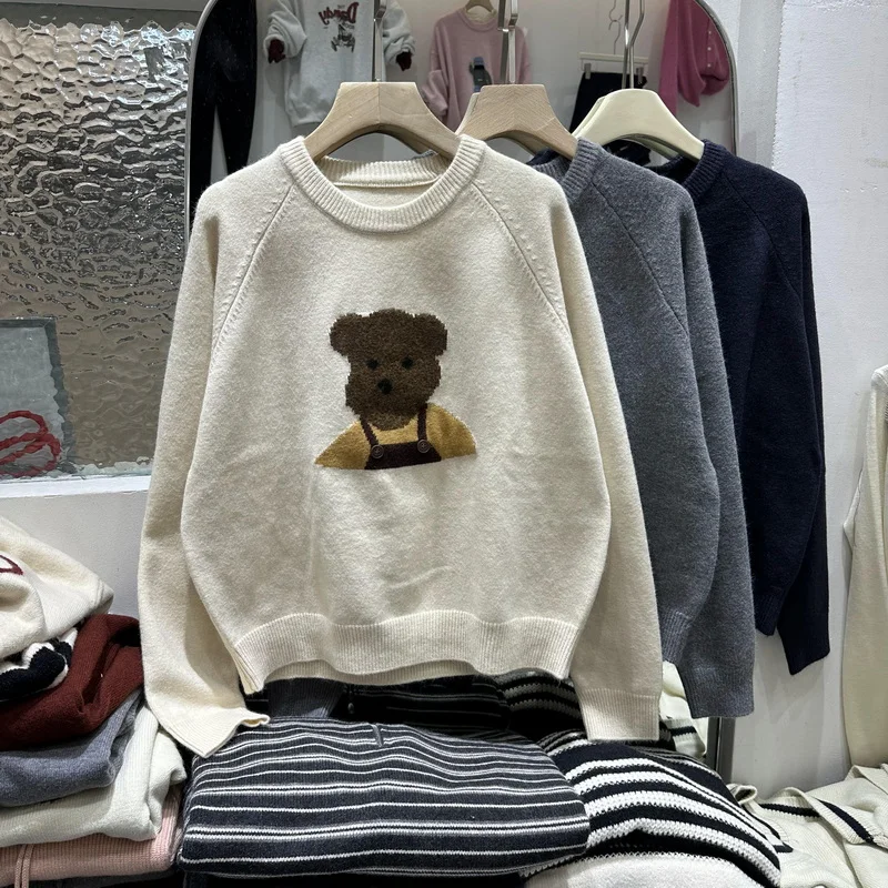 Жаккардовый медведь свободный однотонный пуловер с рукавами реглан и круглым