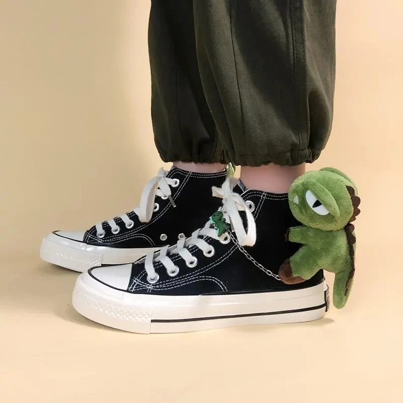 

Casual Trend Men Canvas Shoes Chain Panda Dinosaur Dolls Black Couple Skateboard Shoes Youthful High Top Vulcanized Sole Shoes