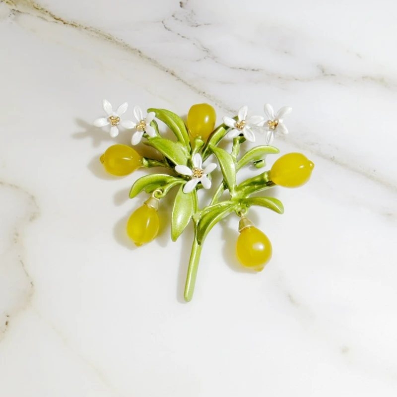 

Fashion Sweet Jewelry Baroque Pearl Coloured Glaze Popular Lemon Flower Alloy Baking Varnish Brooch for Women Scarf Button Gift