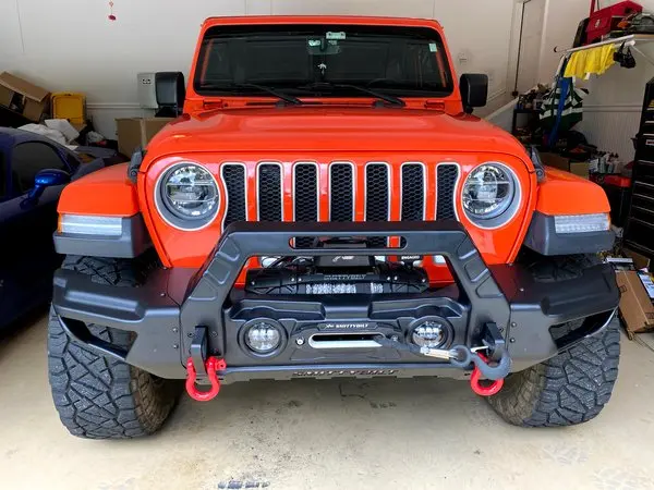 Передний бампер Smittybilt Stryker для Jeep Wrangler JL и Gladiator JT 18-22 гг.