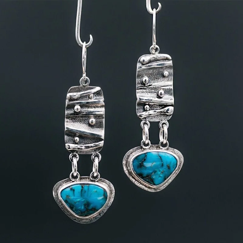 

Retro Creative Geometric Triangular Earrings Fashion Personality Inlaid Wrapped Sapphire Women's Earrings Jewelry