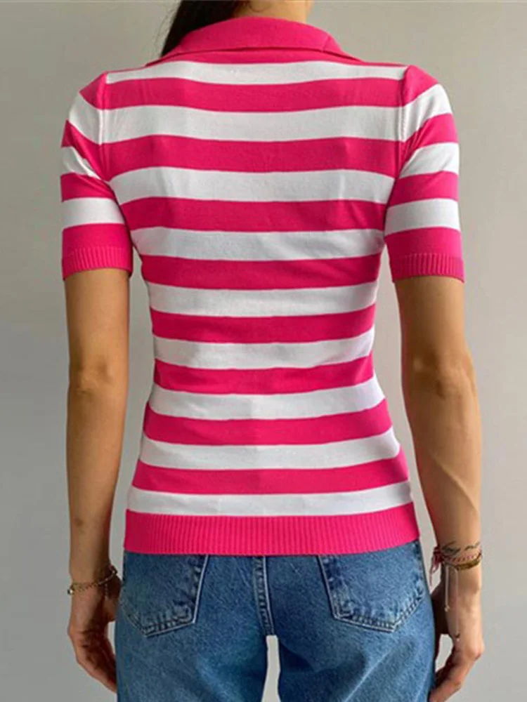 Женская трикотажная рубашка-поло в полоску с коротким рукавом и V-образным