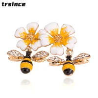 new fashion advanced flowers two bees rhinestone brooch trend all match insect chest ornaments woman brooch