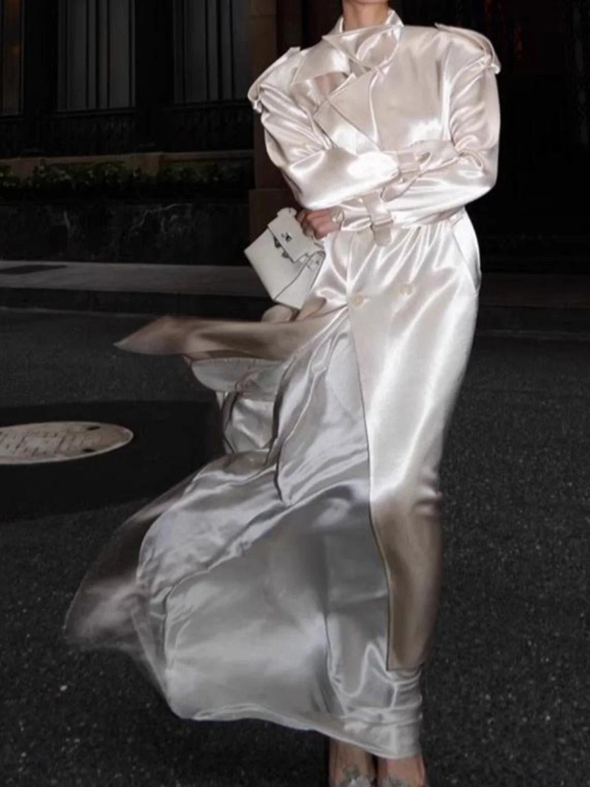 Sanguan White Moonlight Pearl Treasure Французский атласный женский плащ средней длины 2024