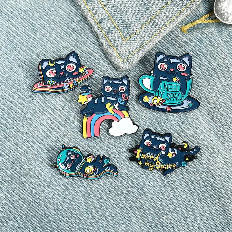 

10 PCS / LOT Space Cat Enamel Pin Cat Planet Astronaut Mug Kitten Universe Brooches Bag Lapel Pin Badges Rainbow Animal