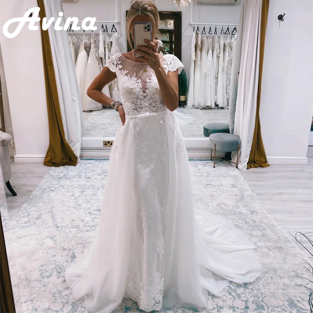 

Женское кружевное платье с юбкой годе, круглым вырезом и открытой спиной