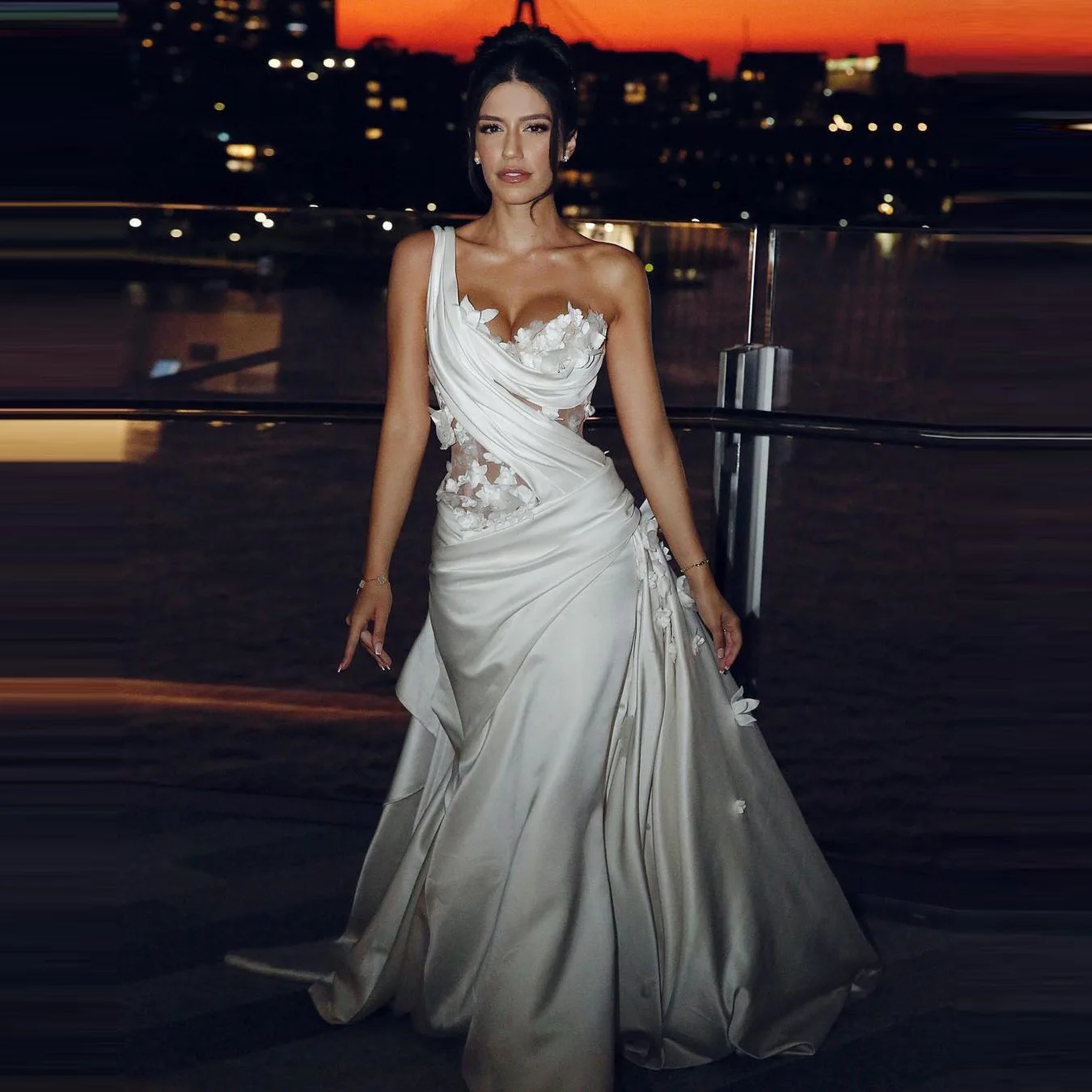 

Новинка 2023 свадебное платье на одно плечо с 3D цветочной аппликацией Свадебные платья русалки сексуальное атласное платье с длинным шлейфом