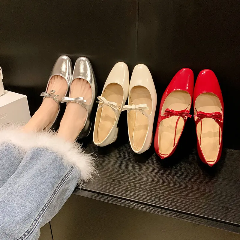 Туфли-лодочки женские из натуральной кожи с закрытым носком на высоком массивном