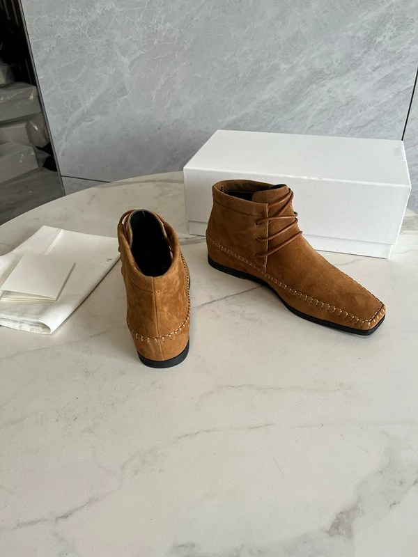 Женские кожаные ботинки в стиле ретро с ремешком