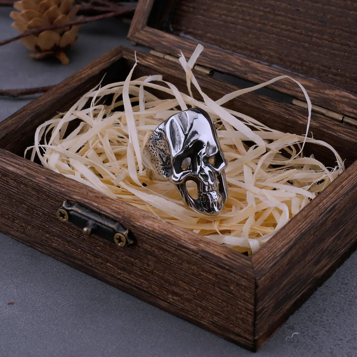 

Stainless Steel Twisted Demon Face Skull Ring Street Glamour Hip Hop Rock Rider Men's Jewelry Gifts