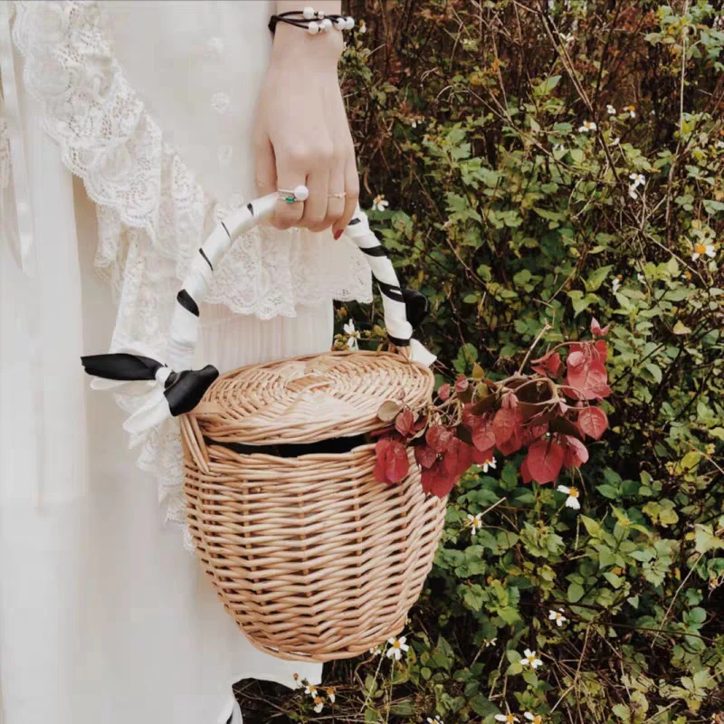 

Creative Wicker Picking Picnic Basket Portable Gift Rattan Basket Bamboo Handbag Flower Basket Beach Straw Bag