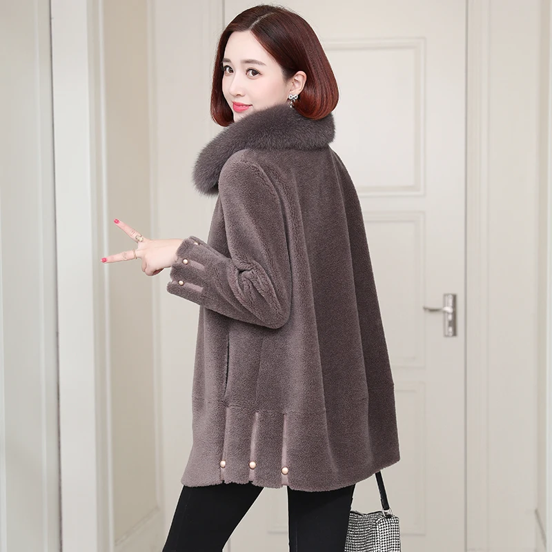 

2023Real fur, winter New Mother's Fur Coat Women's Mid length Fox Fur Collar Composite Fur One Piece Sheep Fleece Coat