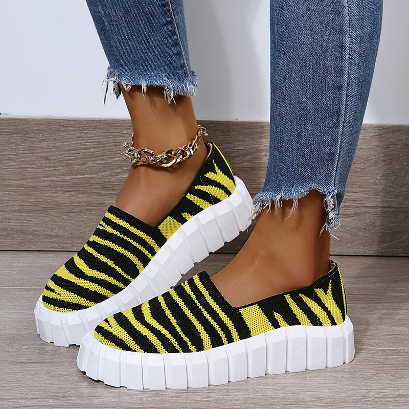 

New Female Shoes Mesh Knitting Breathable Platform Sneakers Slip on Flat Casual Loafers Ladies Vulcanized Shoes Large Size 35~43