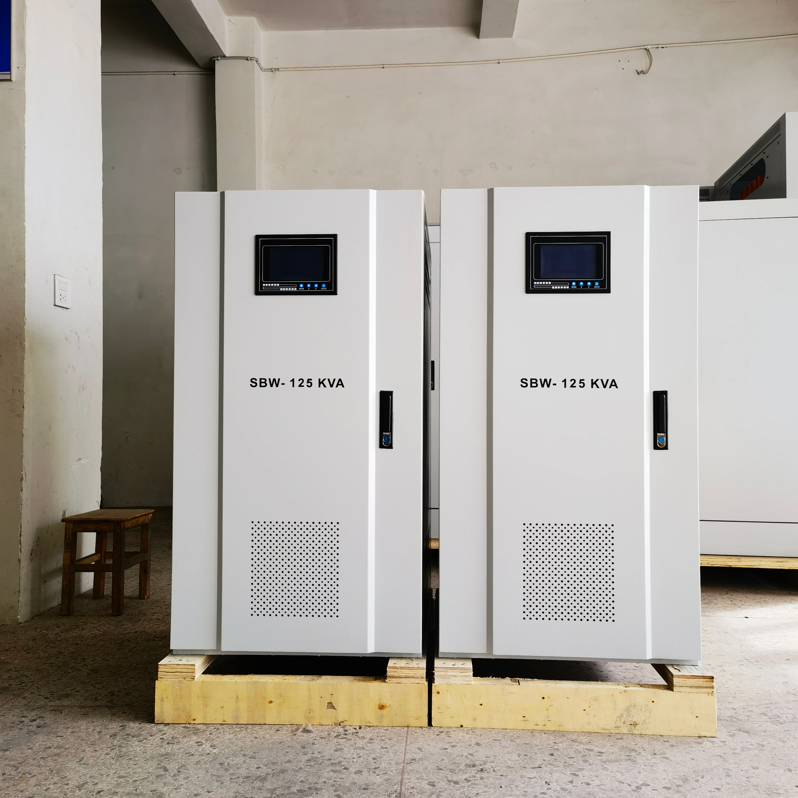 Фото Автоматический регулятор напряжения Banatton 3 фазы 220В 380В 440В, 300 кВА, 200 кВА, 120 кВА, 100 кВА, промышленный стабилизатор напряжения 100 кВА, 90 кВА №1