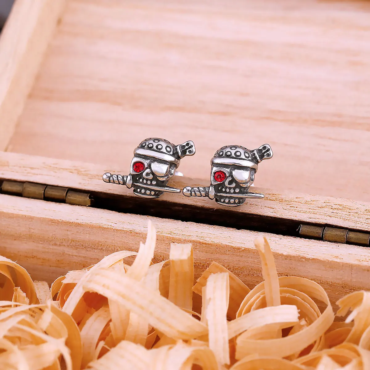 

Fashion Hip Hop Dagger Skull Stud Earrings For Men and Women Stainless Steel Party Rock Earrings Vintage Gift Jewelry