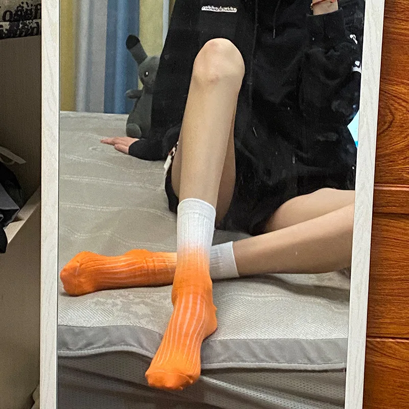 

Новинка, градиентные носки, цветные хлопковые Простые Спортивные носки унисекс в стиле хип-хоп для скейтборда, баскетбола, бега, уличные мод...