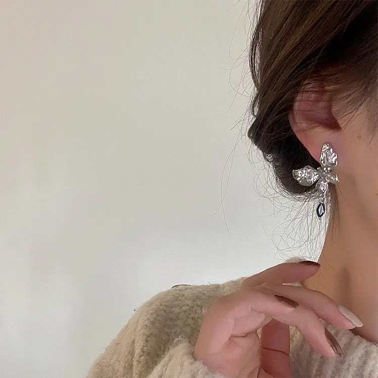 

Personality Liquid Metal Butterfly Black Zircon Earrings for Woman Sweet Cool Style Silver Color Metal Butterfly Dangle Earrings