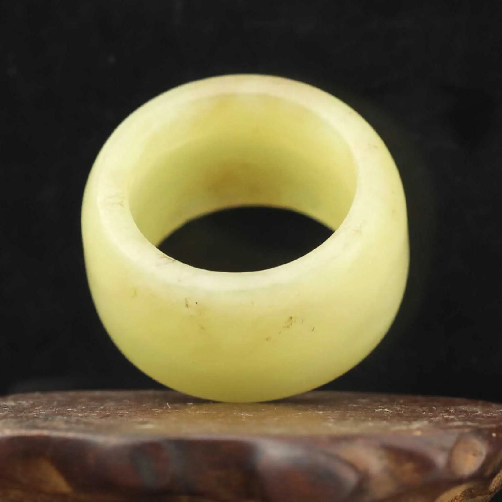 

China Natural hetian Jade Hand Carved statue ring pendant d4