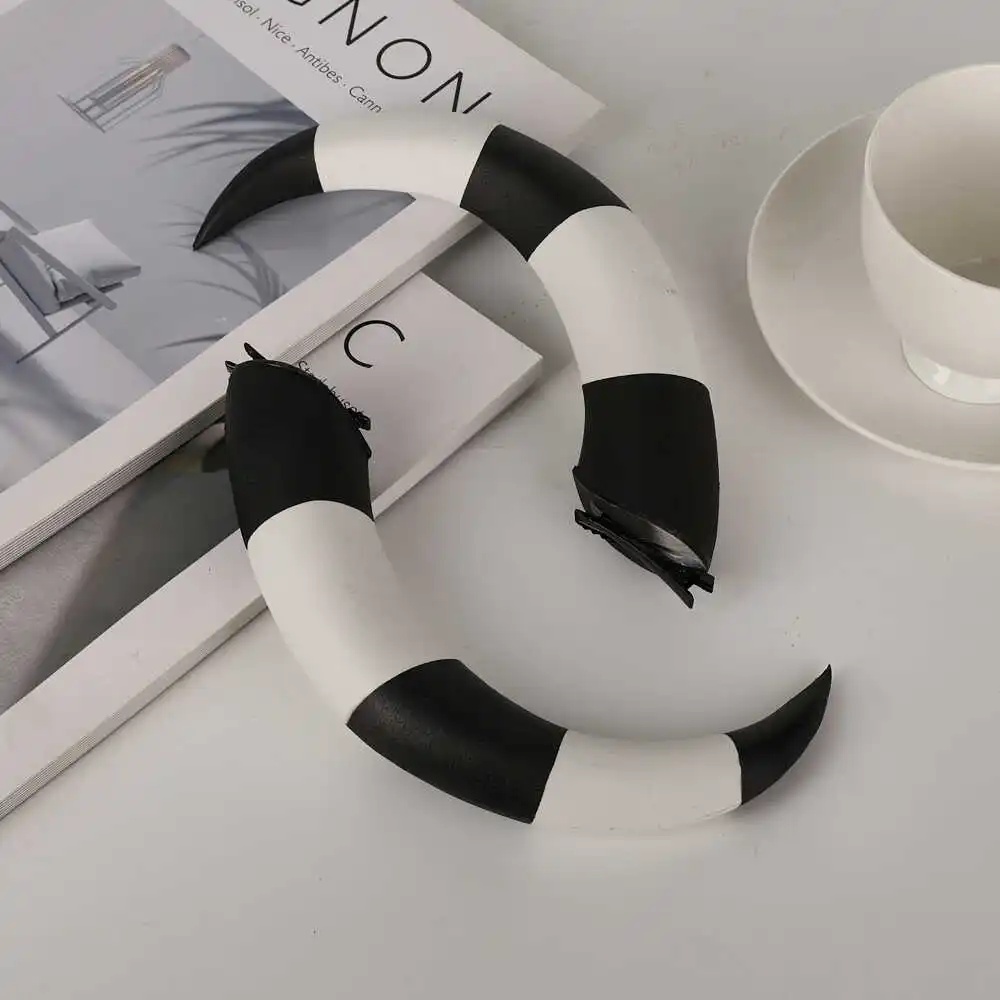 Аниме Helluva Cosplay Boss Blitzo Косплей рожки Prop 22 см чёрные белые согнутые для женщин и