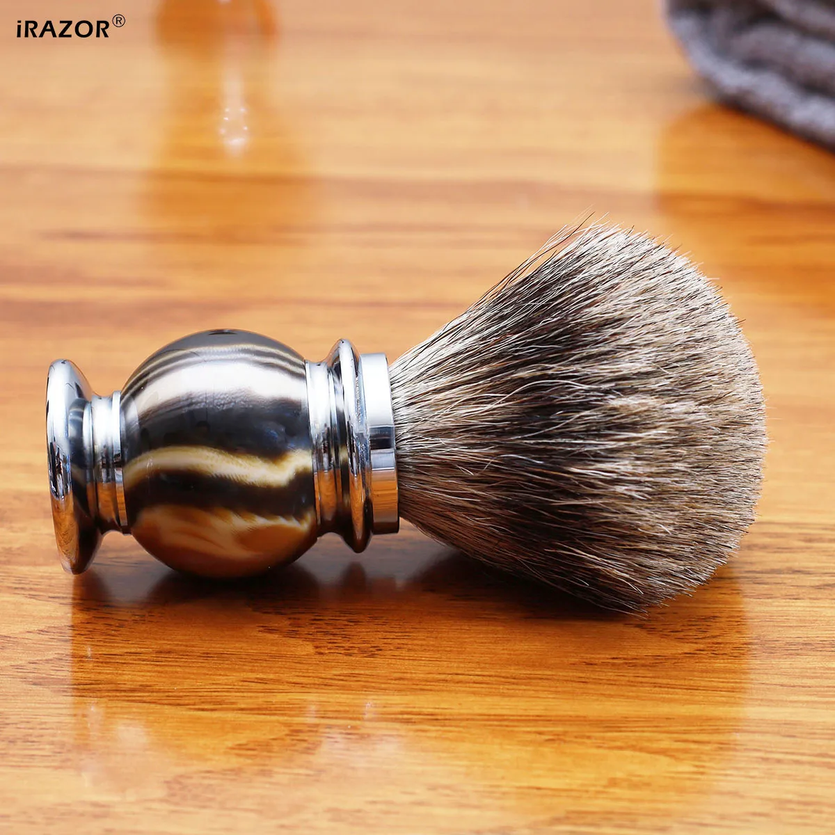 Фото iRAZOR Silvertip: Мужская кисть для бритья, ультрамягкий плотный ворс, премиум-класс, для влажного бритья, с ручкой из смолы, подарок для барбера. №3
