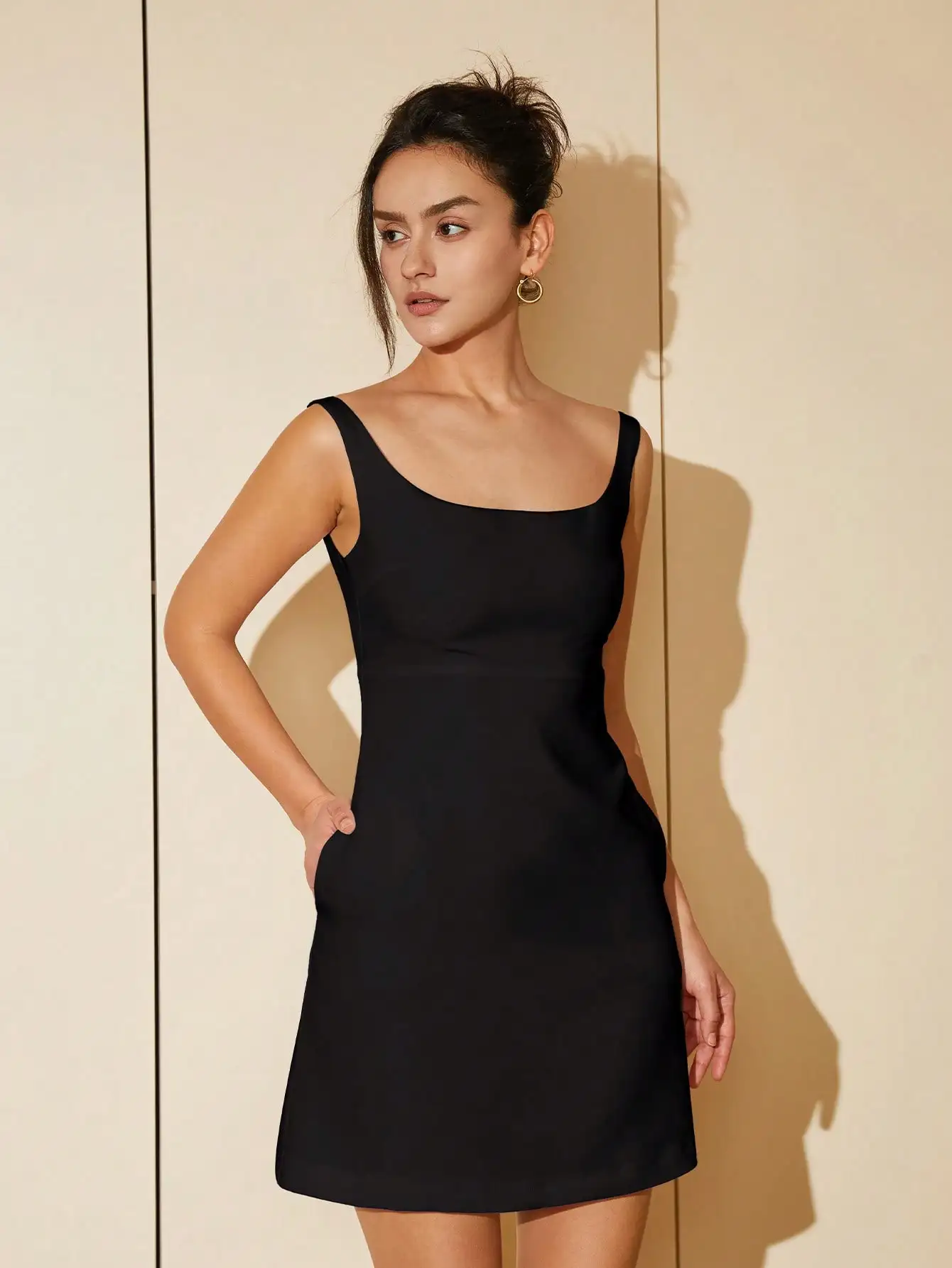 Платье AEL женское однотонное Облегающее повседневное ТРАПЕЦИЕВИДНОЕ с открытой