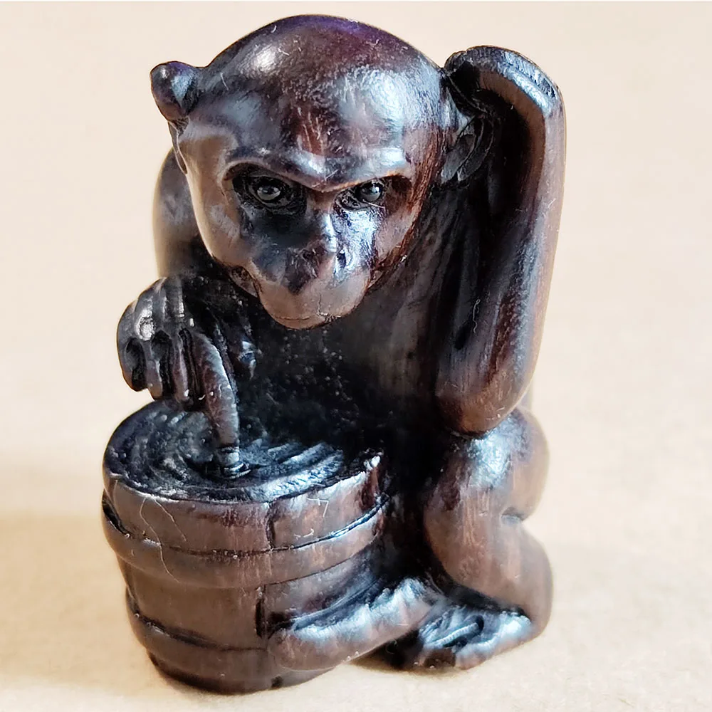 

Y8442 - 20 лет, 2-Дюймовая ручная металлическая древесина Netsuke : Monkey