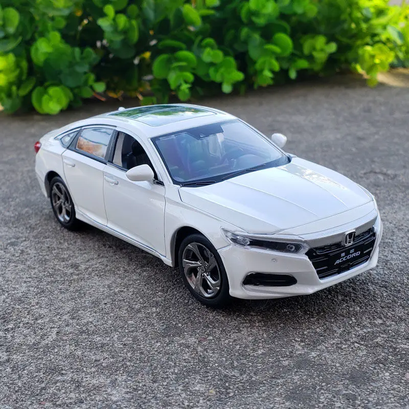 Модель 1:32 Honda Accord литья под давлением автомобиль со звуком и светом детская