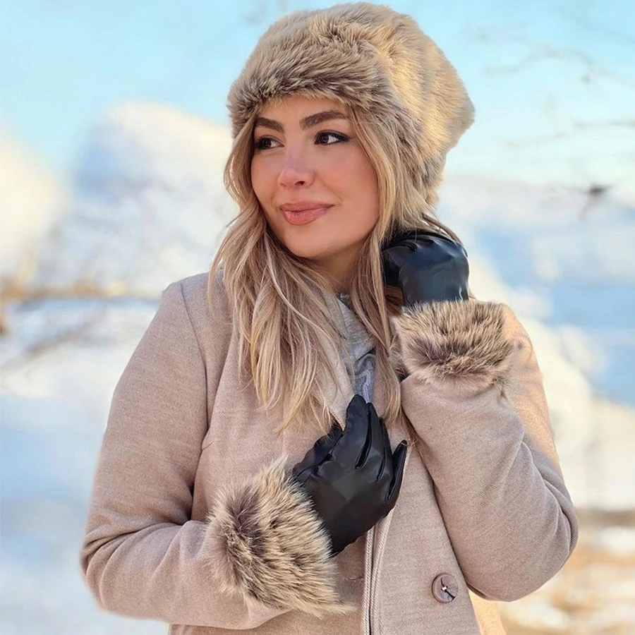 

Женская меховая шапка