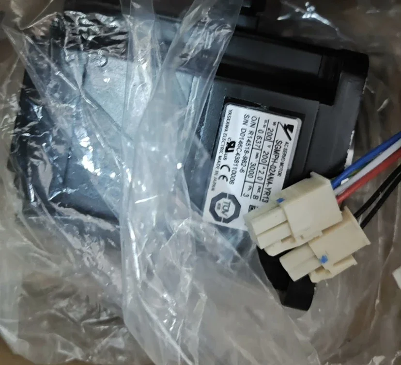 SGMPH-02ANA-YR13 Совершенно новый серводвигатель SGMPH 02ANA YR13