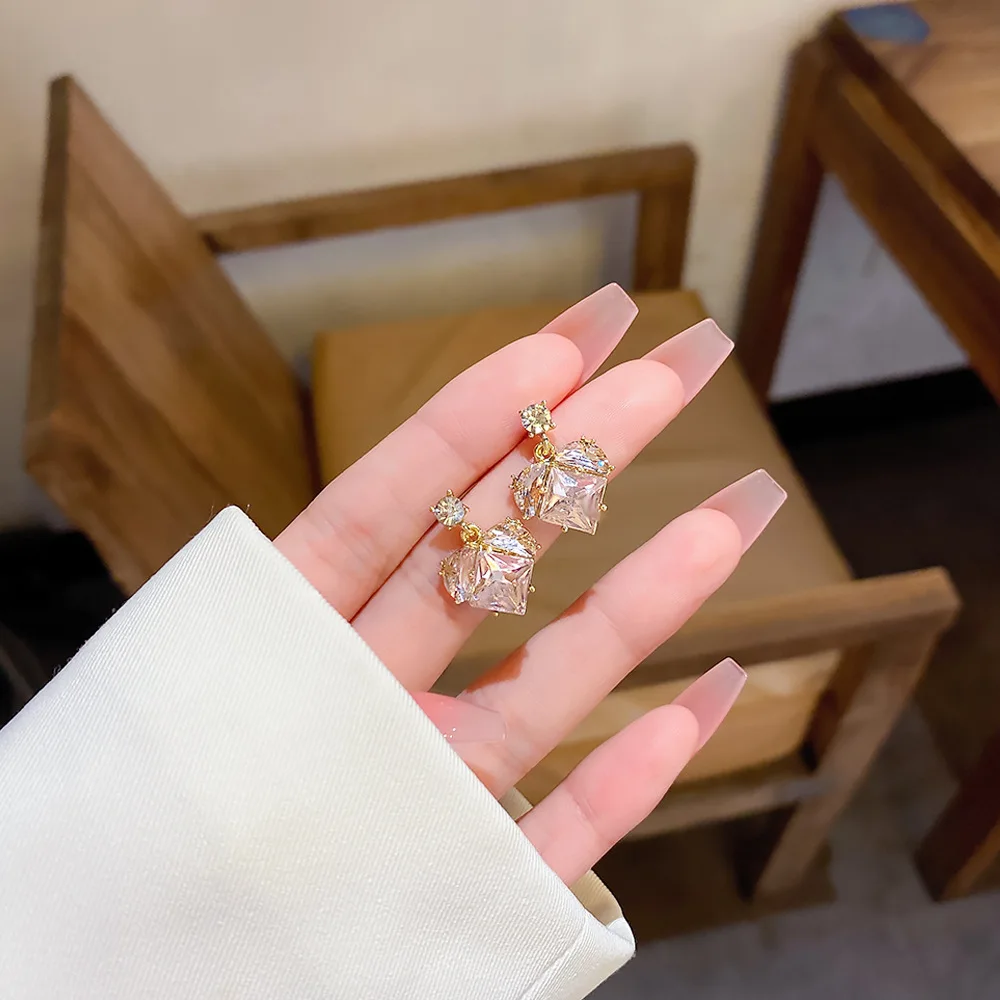 

New s925 silver needle earrings light pink zircon love metal earrings female minority design senior cold style earrings ferrets