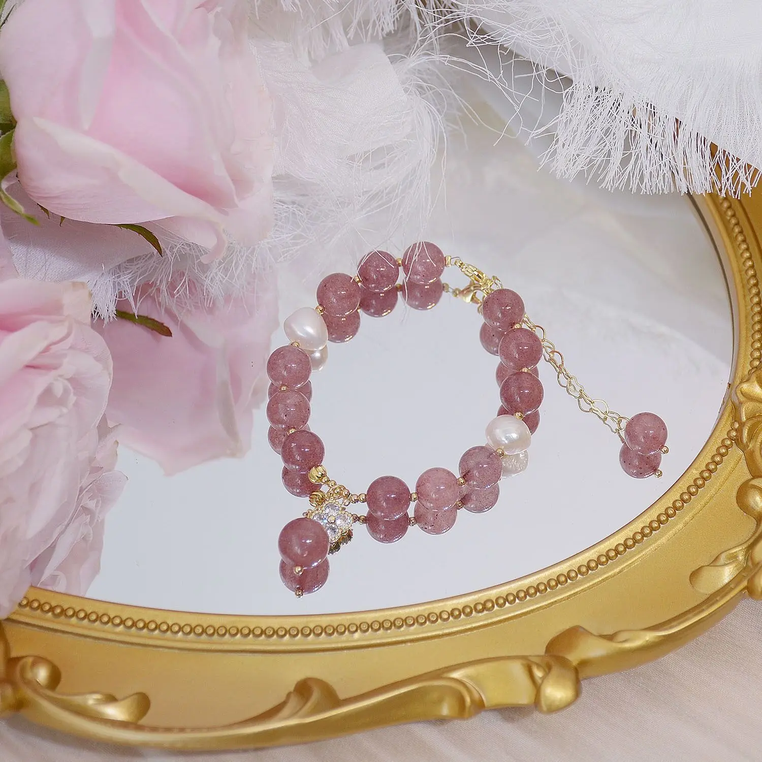 

Baroque Recruit Peach Blossom Strawberry Crystal Women's Bracelet Four-leaf Clover Lucky Pink Crystal Bracelet Natural Pearl Jew