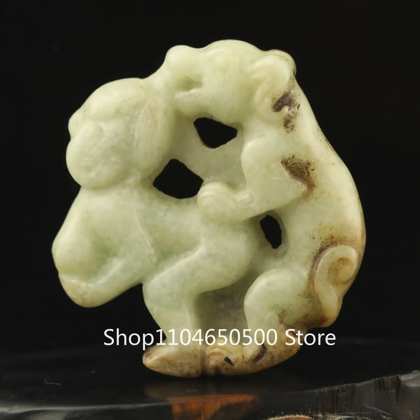 

Статуя из нефрита женщина и зверь