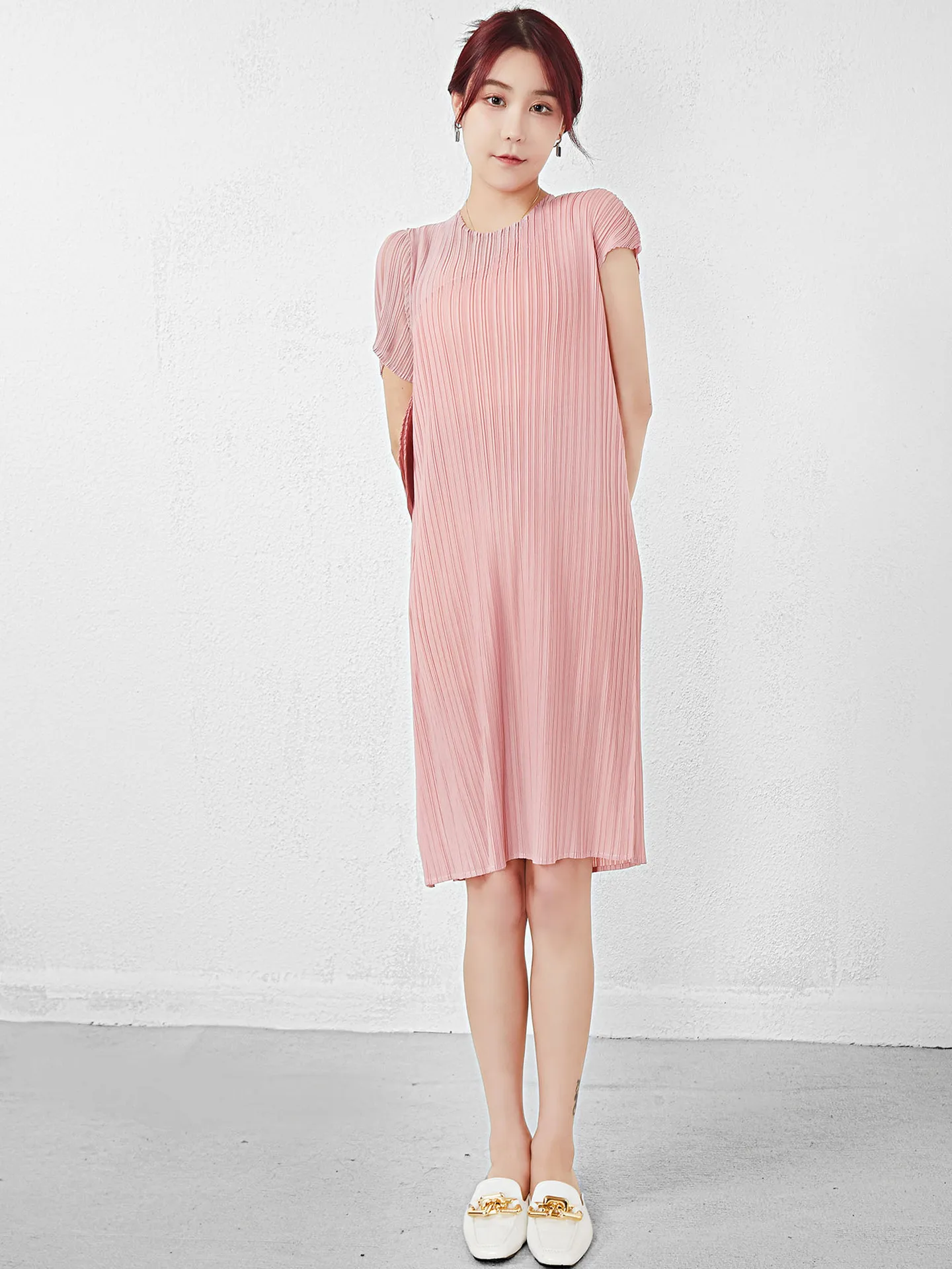 

Весенне-летнее Новое маленькое платье в Королевском Стиле со зрелым дизайном, кружевное лоскутное платье, тонкая темпераментная короткая юбка