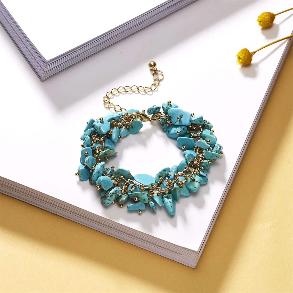 Женский браслет-цепочка с бусинами из натурального камня