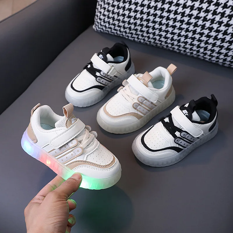 2024 Nowa moda Dziecięce buty antypoślizgowe trampki Chłopcy Dziewczęta Casualowe sportowe Student Flats Miękka podeszwa LED Lights Shoes