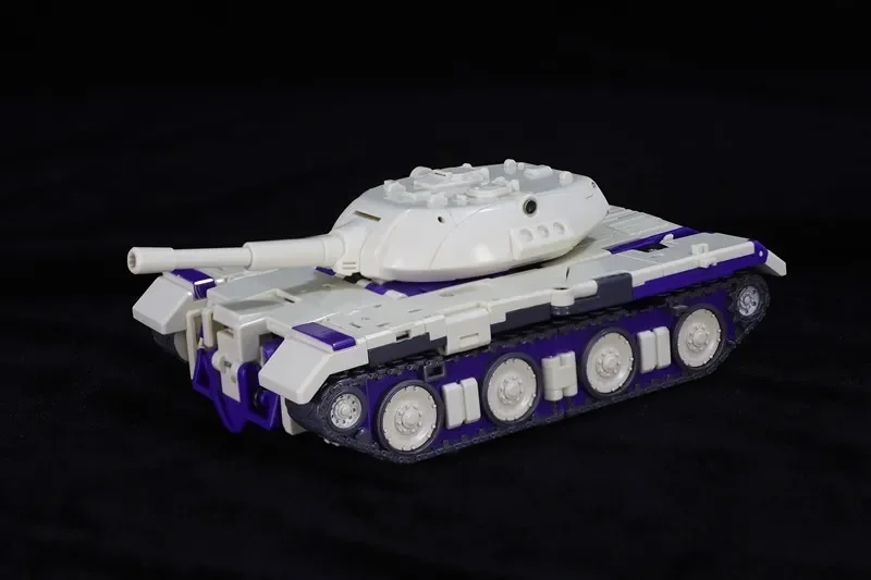 В наличии игрушки-трансформеры звезда рандомная модель ST01 Blitzwing три формы