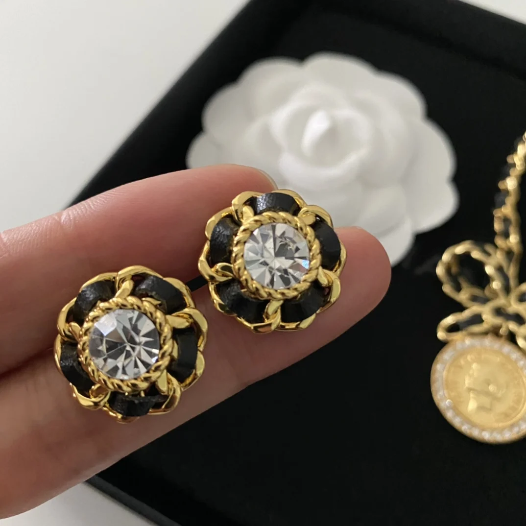 

New vintage series leather braided earrings earrings