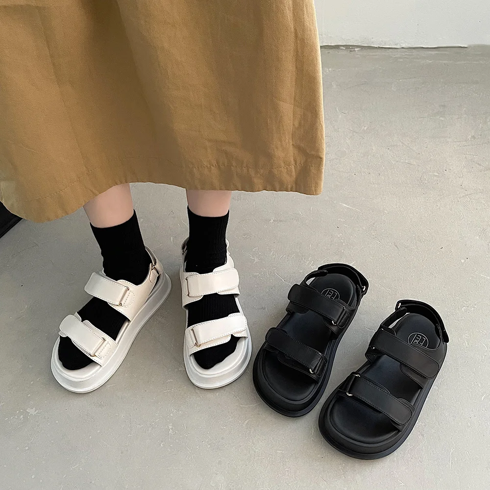 

Новинка, женские пляжные сандалии, женская летняя обувь, модные женские сандалии с открытым носком и металлическими пуговицами, B135
