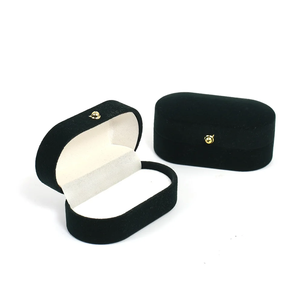 

Бархатный футляр для колец