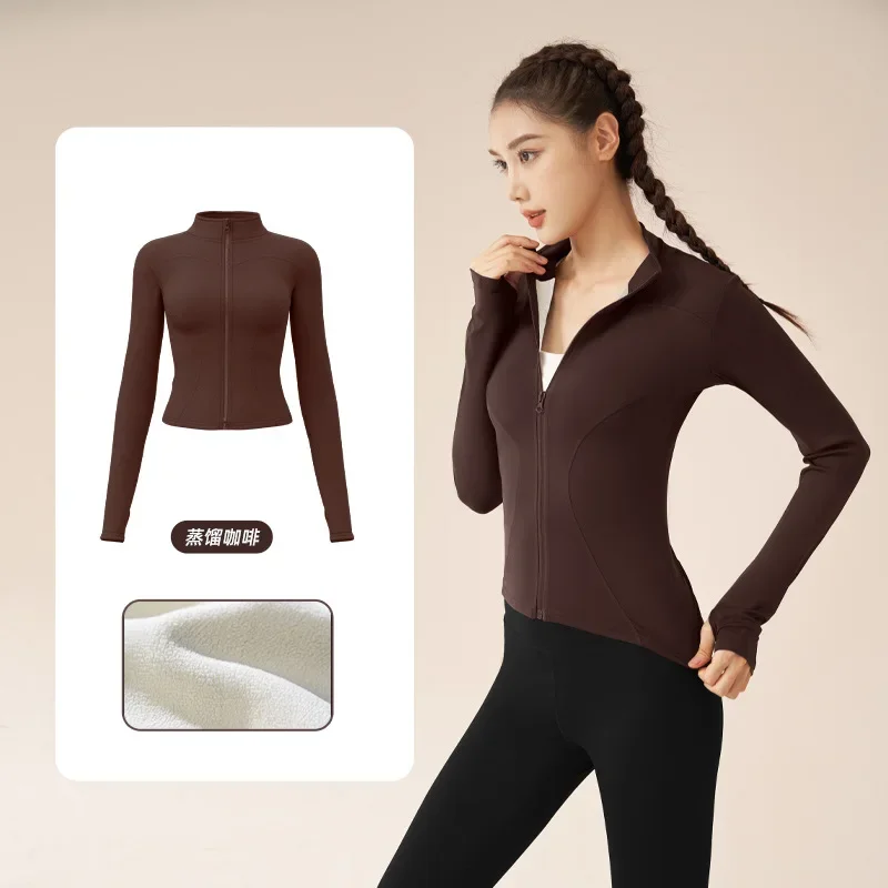 Женская куртка для фитнеса цвет в ассортименте