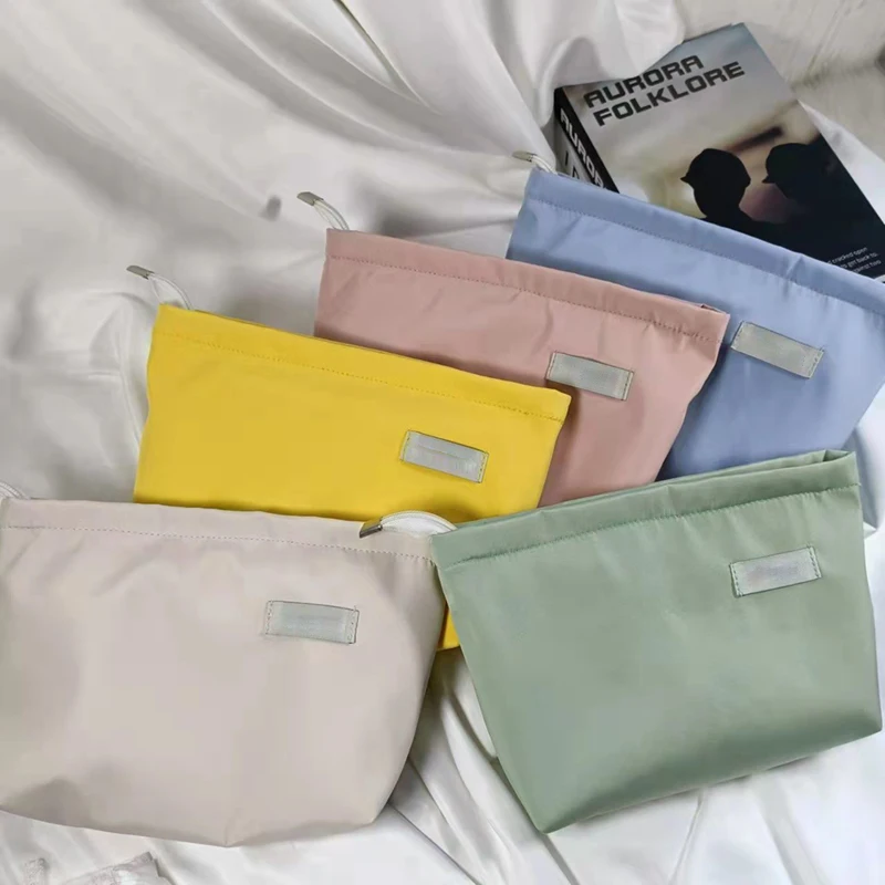 

Lady Woman Cosmetic Bag Large Capacity Storage Bag Cosmetics Organizer Nylon Zipper design